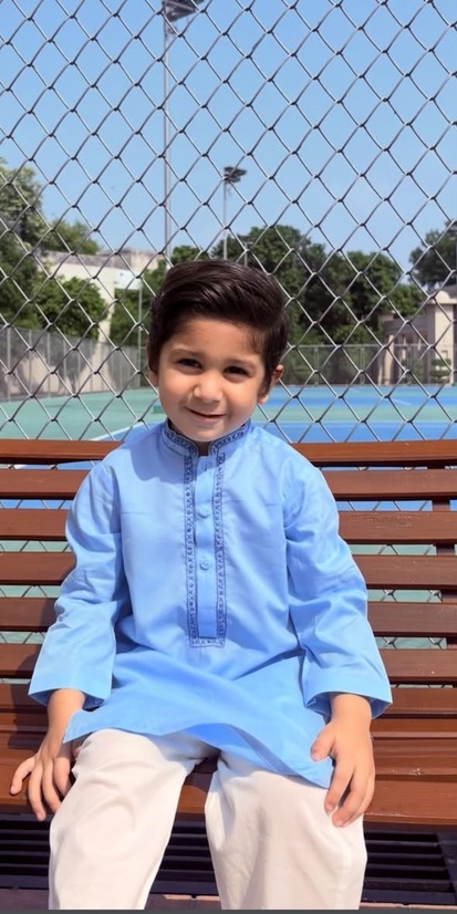 Rang-e-Aasmaan hand-embroidered kurta